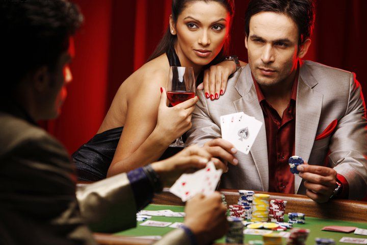 Live dealer hosting Bikini Paradise table